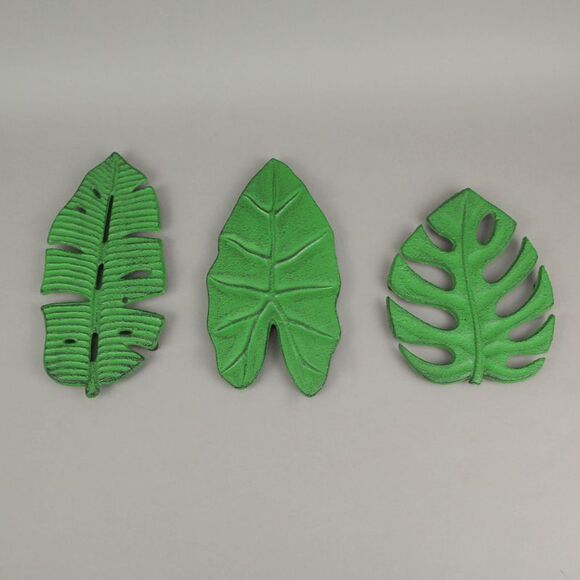 Set of 3 Aged Green Cast Iron Tropical Leaf Kitchen Trivets / Wall Hangings - Picture 6 of 7